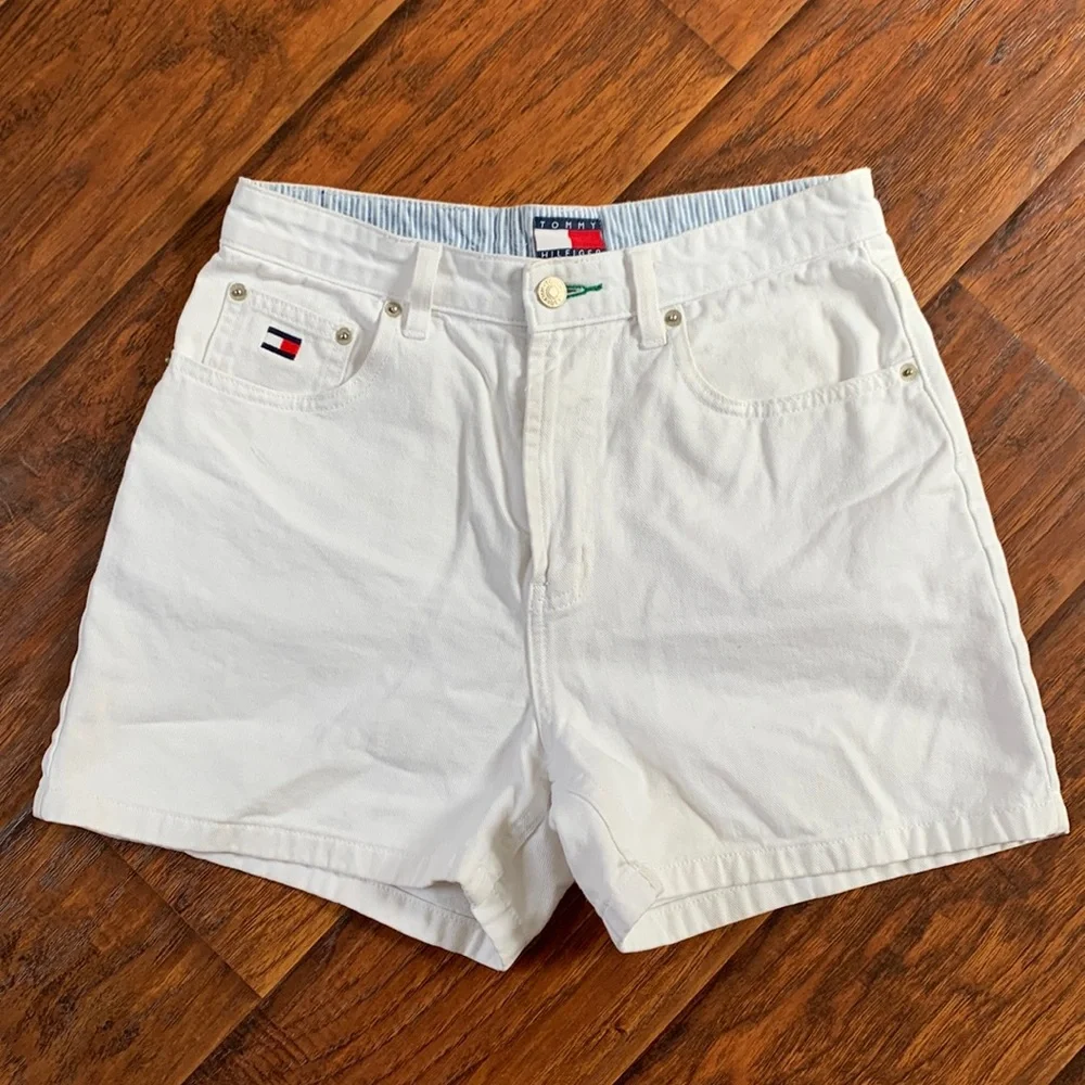VTG TOMMY HILFIGER High Waist White Denim Shorts Classic Logo Flag Patch
